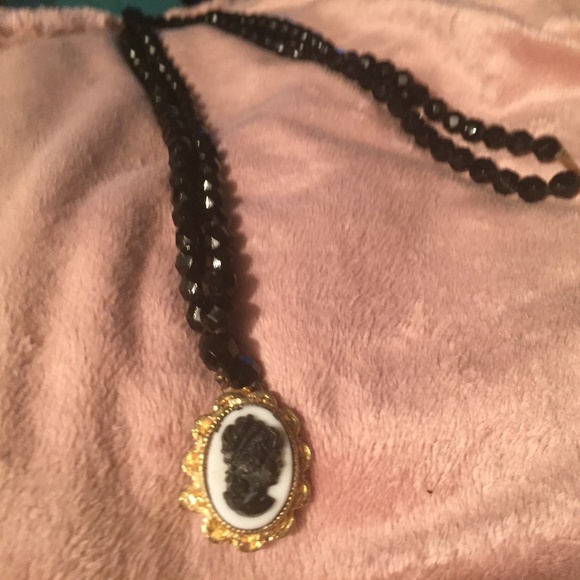 Long Black Necklace with Cameo Brooch Pendant - Picture 6 of 8